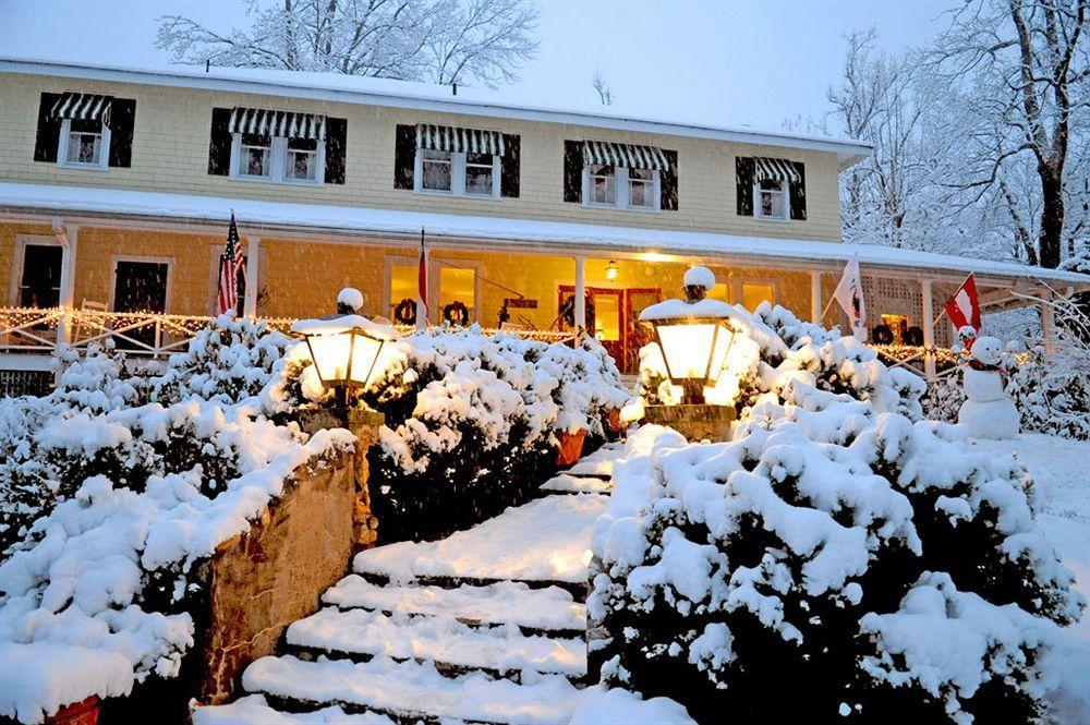 Orchard Inn Saluda Exterior photo