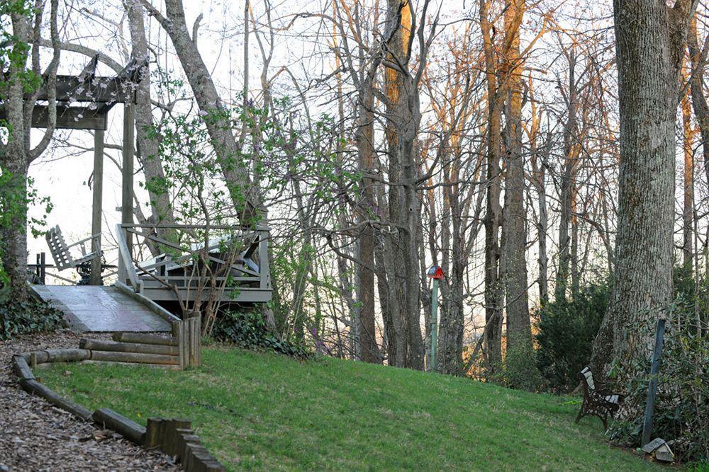 Orchard Inn Saluda Exterior photo