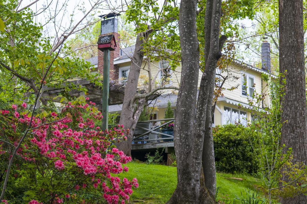 Orchard Inn Saluda Exterior photo