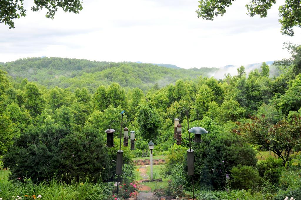 Orchard Inn Saluda Exterior photo