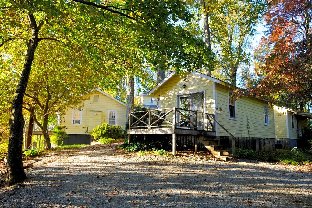 Orchard Inn Saluda Exterior photo