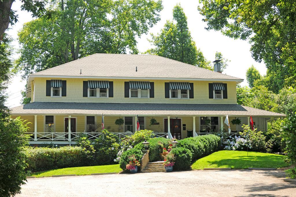 Orchard Inn Saluda Exterior photo