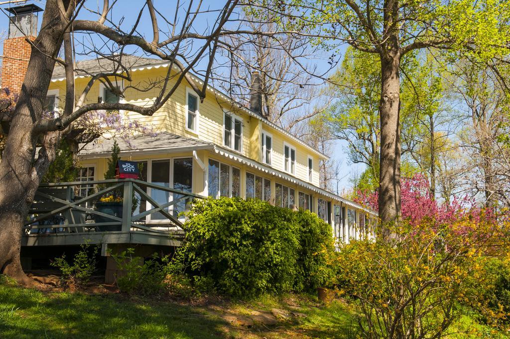 Orchard Inn Saluda Exterior photo